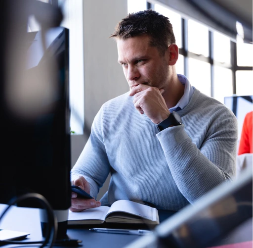 Doctor revisando sus citas