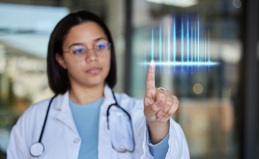 Médica, gráfica de datos y empleada de salud.